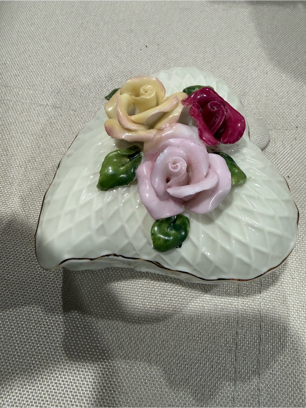 Artmark Porcelain Heart Trinket Box,Pink & Yellow & Red Rose, paint missing leaf